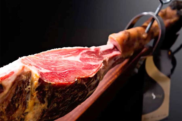 Cómo distinguir un jamón pata negra de ibéricos y serranos