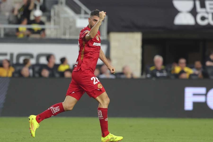 Cuando parecía que todo terminaba, el árbitro otorgó un nuevo penal para Columbus, pero Luis García lo contuvo, salvando al Diablo en el tiempo reglamentario.