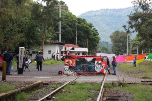 Se extiende bloqueo de maestros en vías de ferrocarril, en Michoacán