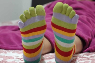 Los calcetines fríos son el remedio secreto para aliviar las piernas pesadas