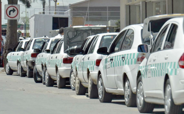 Taxis colectivos impiden ordenamiento de transporte público: Empresarios