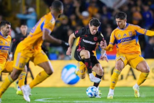 Tigres y Toluca se neutralizaron en el Universitario y firmaron un 0-0 marcado por el roce, la expulsión y un gol anulado al final