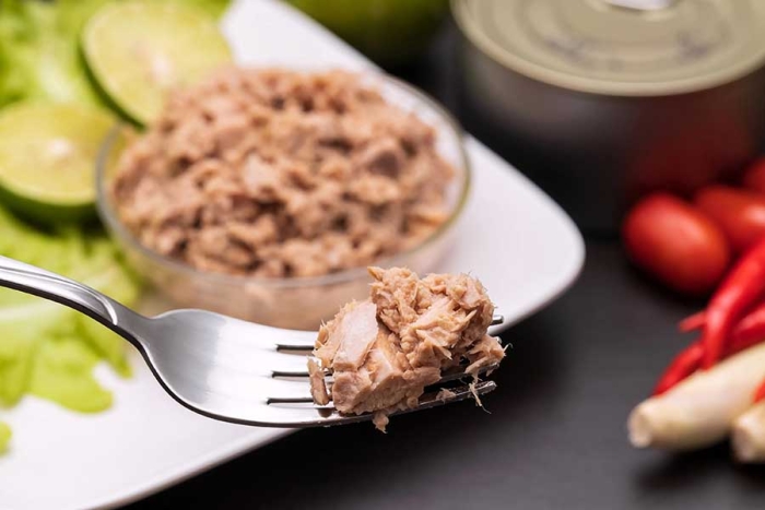 Las amas de casa han buscado en las verduras, lechuga, y atún enlatado una alternativa