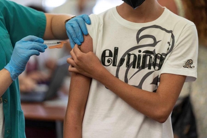 Aventajan estados fronterizos al gobierno federal en vacunación para menores de 17 años