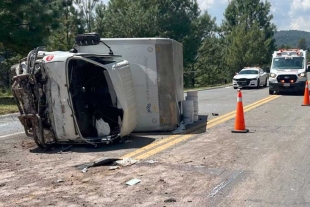 La camioneta siniestrada fue retirada con apoyo de una grúa