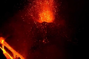 Cierran aeropuerto en Sicilia por erupción del volcán Etna