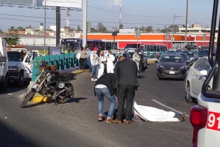 Fallece motociclista sobre Paseo Tollocan frente a la clínica  220 del IMSS