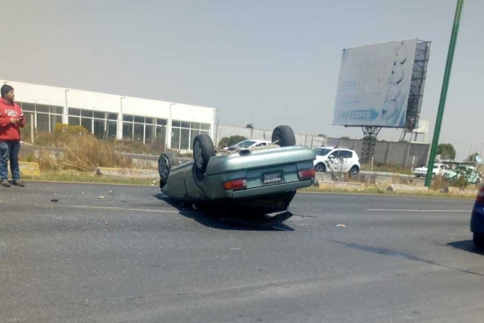 Vuelca conductor en la carrera Toluca- Tenango