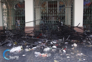 Vandalizan edificios universitarios durante manifestación del Cocol
