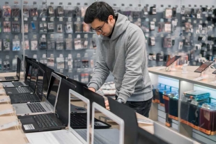 Smartphones, monitores de computadora y varias partes electrónicas están entre los productos exentos