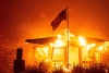 Continua la lucha contra los incendios que azotan Los Ángeles