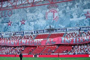 El escudo del equipo también ha sido actualizado para reflejar la undécima estrella, simbolizando el crecimiento y la evolución constante del club