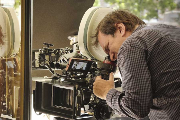 El cineasta presenta personalmente el volumen, además de compartir cientos de fotografías detrás de cámaras, junto con memorandos de producción