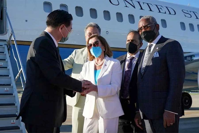Nancy Pelosi partió de Taiwán, después de polémica visita