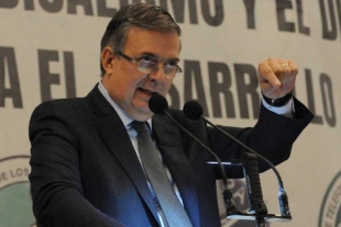 Marcelo Ebrard condiciona permanencia en Morena