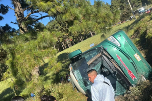 Paramédicos atendieron de inmediato a las personas heridas