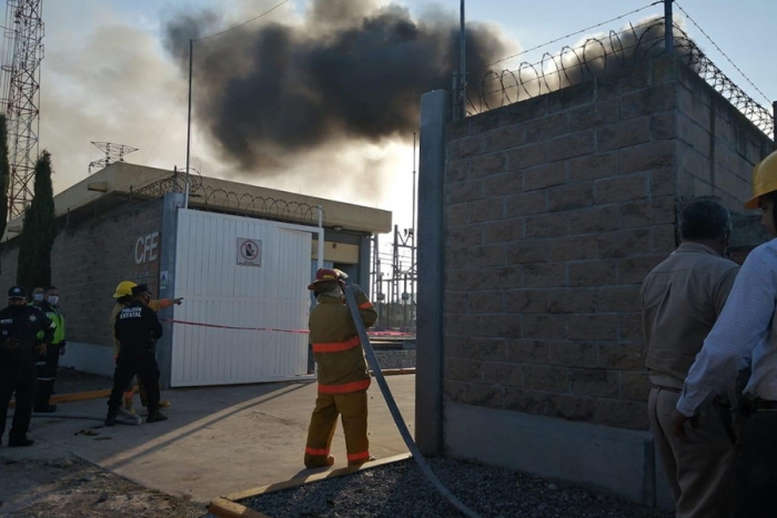 Se incendia sub estación eléctrica en Atlacomulco