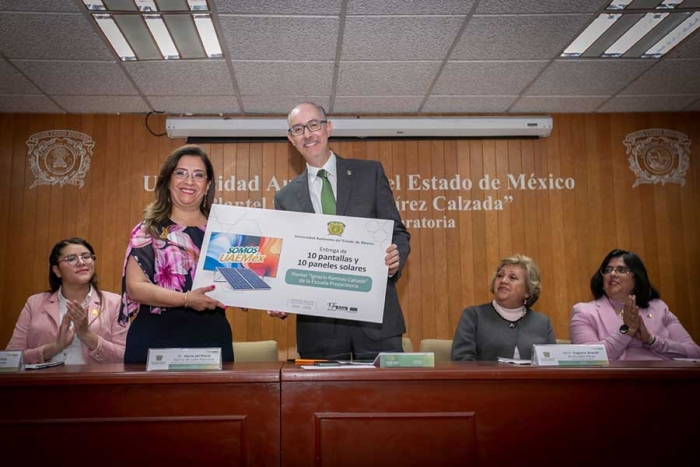 Entrega CEBD, rector de la UAEMéx, infraestructura y equipo en Prepa 4