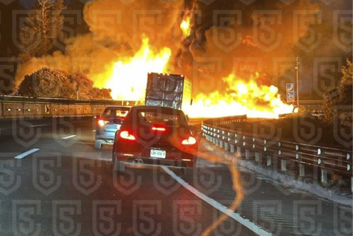 Una pipa se accidentó y posteriormente se incendió en el km 48 de la autopista México-Puebla