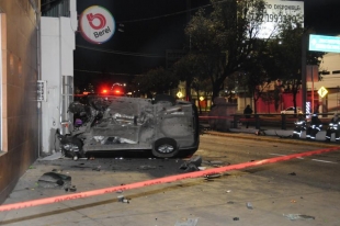 Mueren dos jóvenes en accidente automovilístico sobre Paseo Tollocan