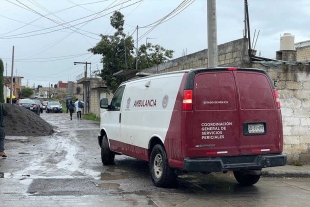 Los vecinos llamaron al número de emergencias 911, por lo que paramédicos de la Cruz Roja, en minutos llegaron al sitio.