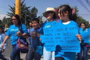 Tiñen las calles de azul, niños con autismo esparcen amor