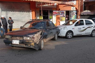 Tres personas lesionadas y daños materiales fue el saldo de una carambola en Tianguistenco