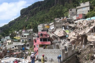 Detectan duplicidad en registros para acceder a apoyos tras desgajamiento del  cerro del Chiquihuite