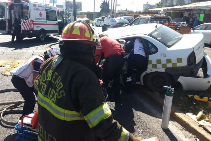 Tres personas lesionadas en accidente en Bulevar Aeropuerto