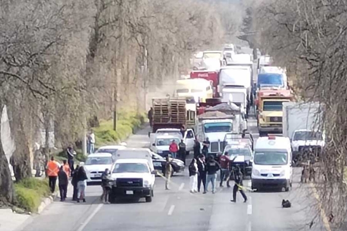 Cierran la vía Tenango del Valle-Toluca por muerte de motociclista