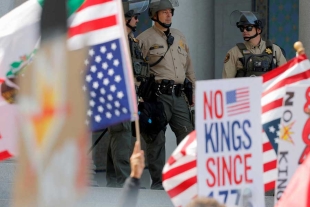 Activistas y ciudadanos están organizando manifestaciones nacionales bajo el lema &quot;No Kings&quot; como protesta contra el desfile de Trump por el llamado &quot;Día sin Reyes&quot;.