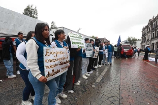 Maestros y estudiantes del oriente del Edoméx bloquean calles del centro de Toluca
