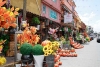 Artesanías de Halloween y Día de Muertos llenan las calles de Metepec