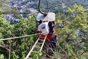 Rescatan a 9 turistas en Teleférico de Taxco