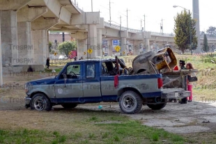 Trabajadores de la construcción salen volando en accidente de tránsito