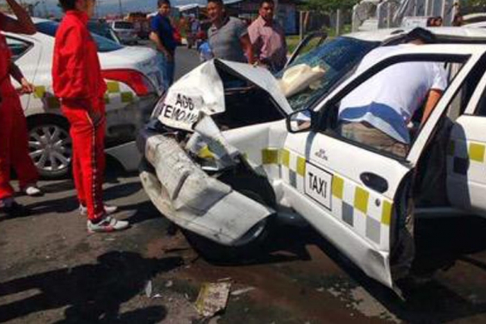 Un muerto y dos lesionados dejó accidente entre dos colectivos en Temoaya