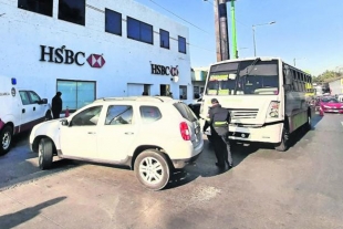 Alumnos despiden a profesor asesinado en asalto de autobús