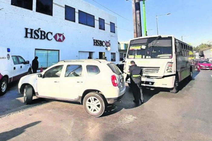 Alumnos despiden a profesor asesinado en asalto de autobús