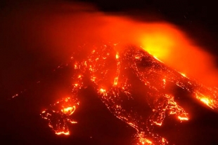 Captan explosión de volcán Etna