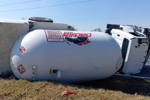 Debido a que varios vehículos resultaron involucrados, paramédicos brindaron atención prehospitalaria