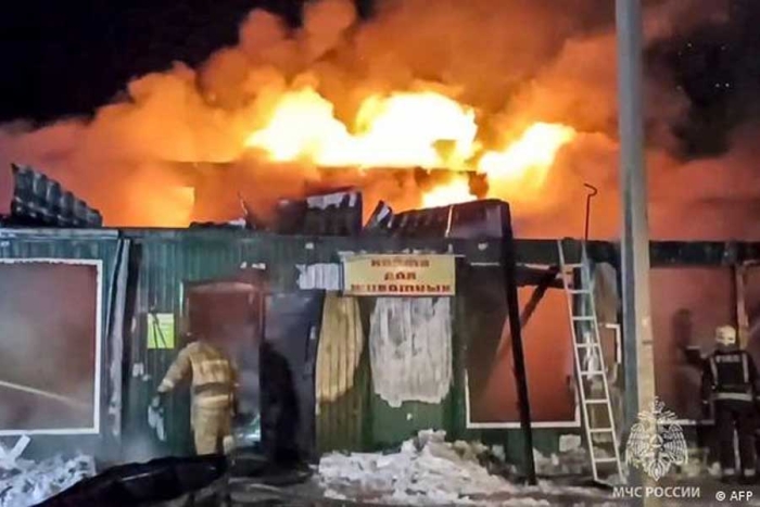 Incendio en residencia de ancianos deja al menos 22 muertos en Siberia