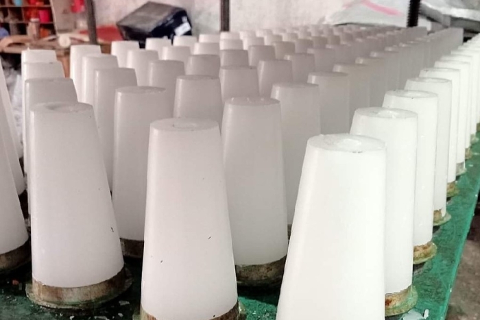 Fabricantes de velas de Mexicaltzingo se preparan para el Día de Muertos