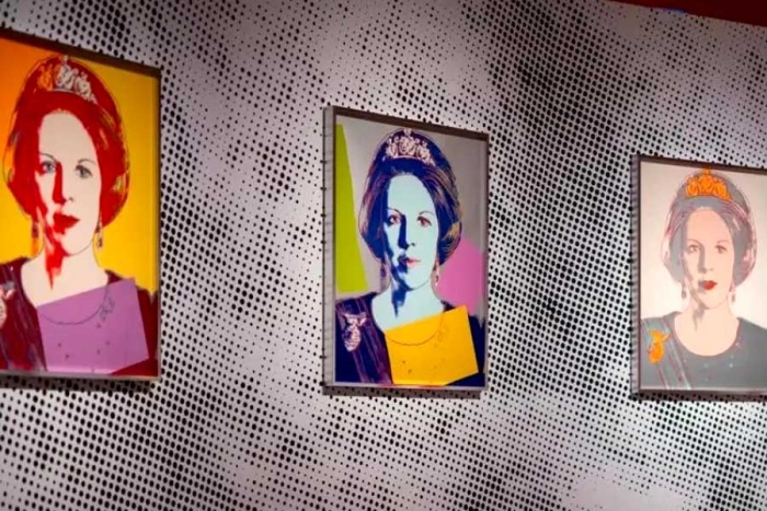 La pieza en cuestión es una serigrafía que representa a Beatriz