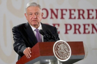 Llama AMLO a consulta sobre outsourcing