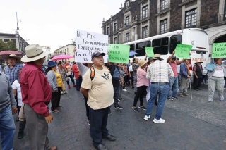Vecinos de Huixquilucan bloquean Centro de Toluca; exigen autorización para perforar un pozo