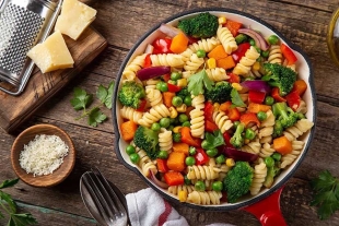 Receta: Rica pasta con vegetales en solo 15 minutos