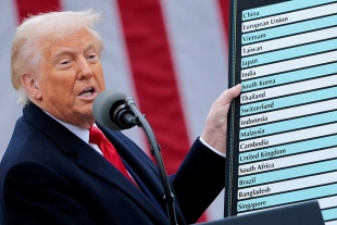  Productos que ya estuvieran en tránsito hacia EE.UU. antes de las 00:01 horas de este sábado se liberan del arancel del 10%  abril 5, 2025 El arancel global del 10% que el presidente estadounidense, Donald Trump, anunció esta semana entró en vigor este sábado a las 00:01 horas