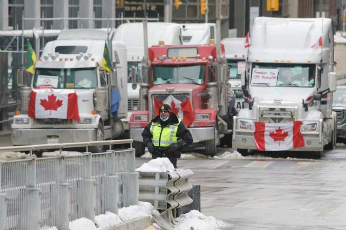 Bloqueo de camiones en Canadá impacta al sector automotriz