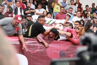 Empañan gira de agradecimiento de la gobernadora Delfina Gómez en Ecatepec por pelea campal