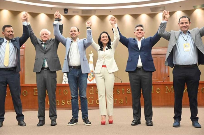Alejandra del Moral de “Va por el Estado de México”, se registro como candidata a la gubernatura